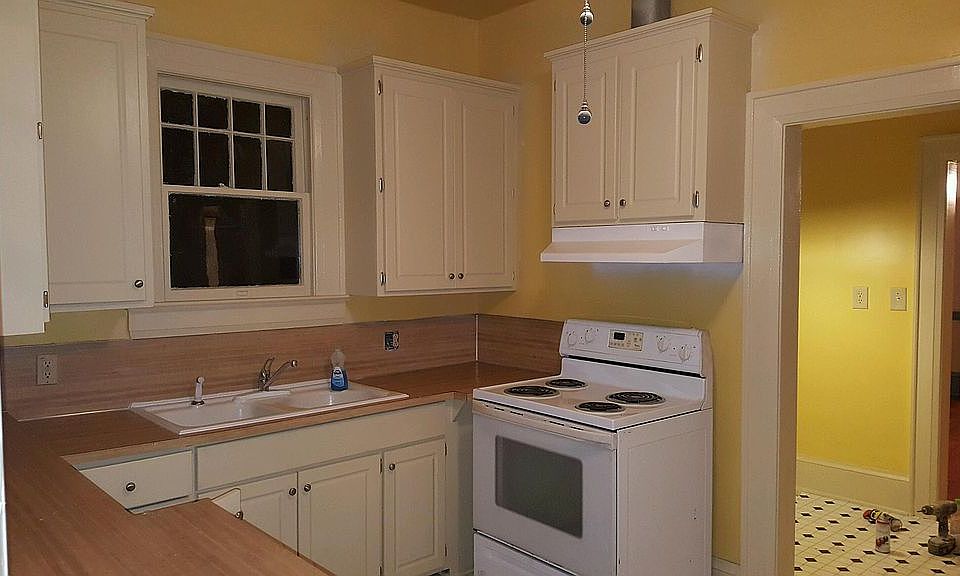 2nd image of 1011 Sunset Ave
