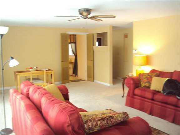 4th image of 91 Empress Ave