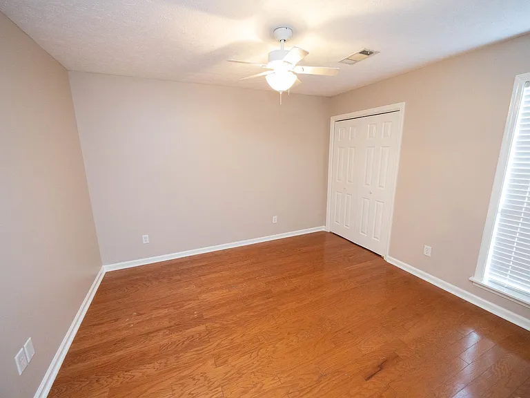 8013 Copperfield Dr — Photo 17