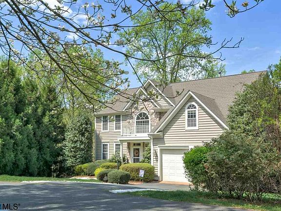 2nd image of 409 Pickett Ln