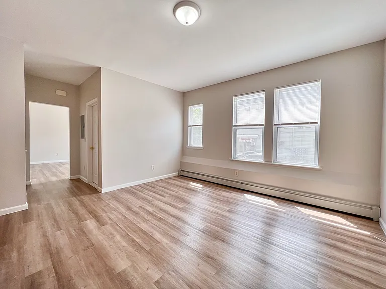 158-160 Westland St / Amauta Apartments, LLC — Photo 13