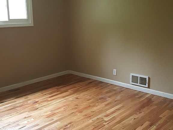 4th image of 299 W Hopkins Ave