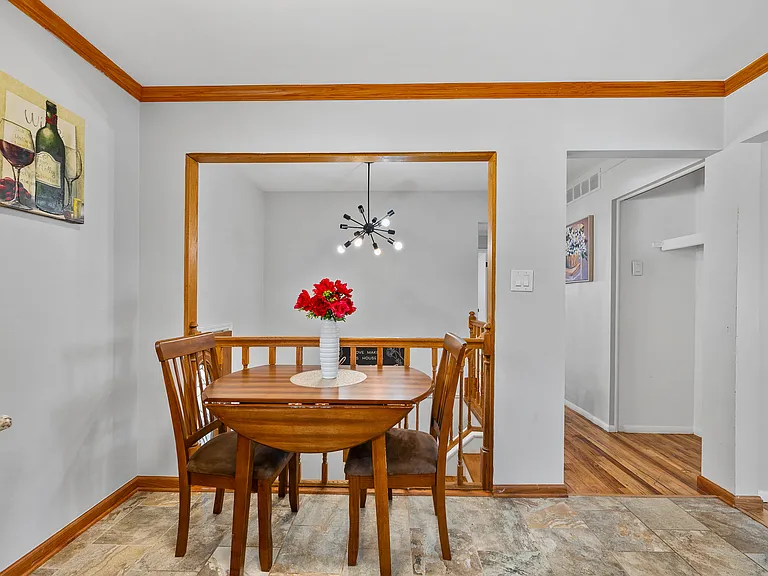 2268 Serra Dr — Photo 17