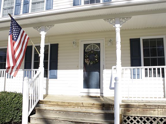 2nd image of 6909 Aspen Ln