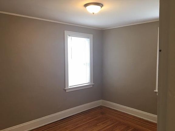 4th image of 3298 Daytona Ave