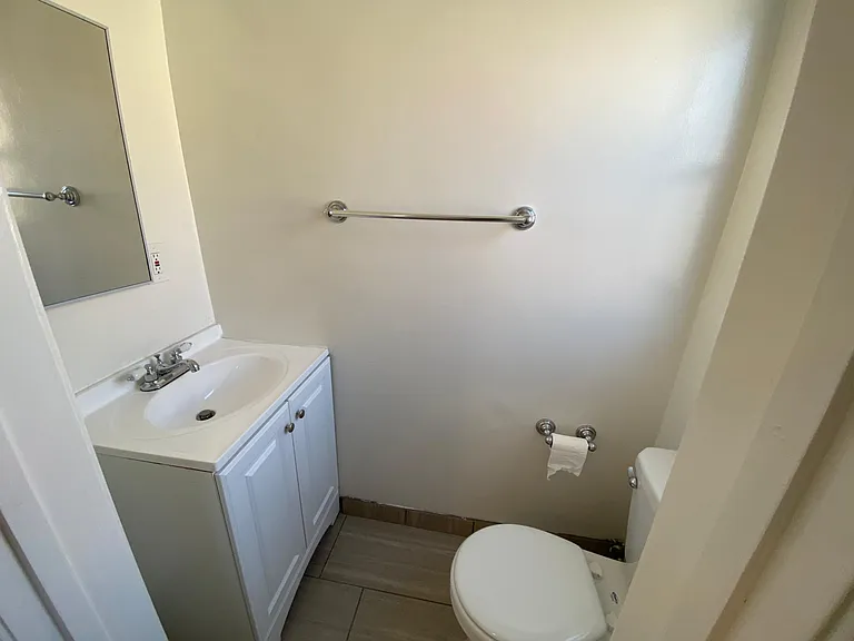 1128 20th St #8 — Photo 7