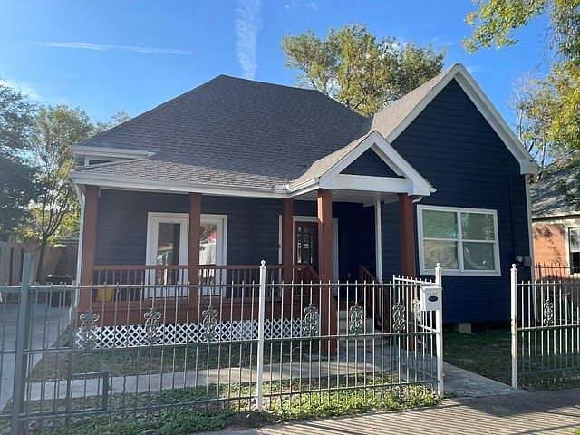 1st image of 1607 Chapman St