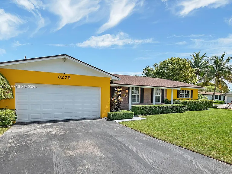 8275 SW 206th Ter — Photo 3