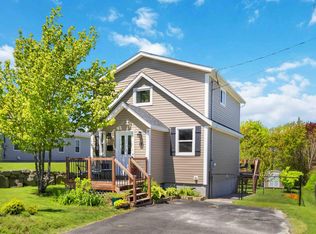17 Mountain Rd, Halifax, NS B3N1A1
