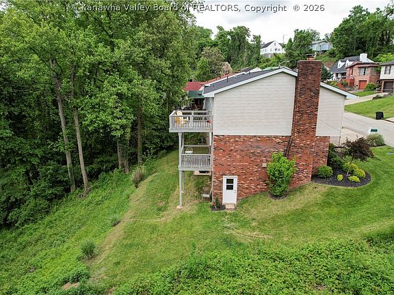 3rd image of 1605 Ravinia Rd