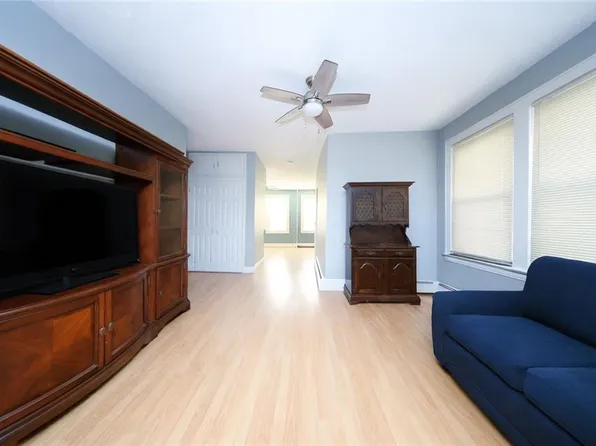 2044 71st Street image 13 of 30