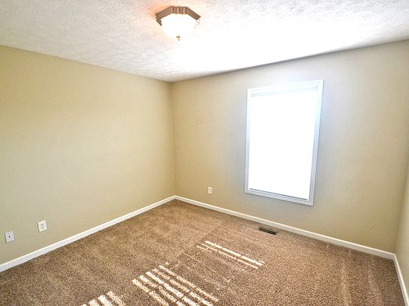 5th image of 14 Carriage Ln