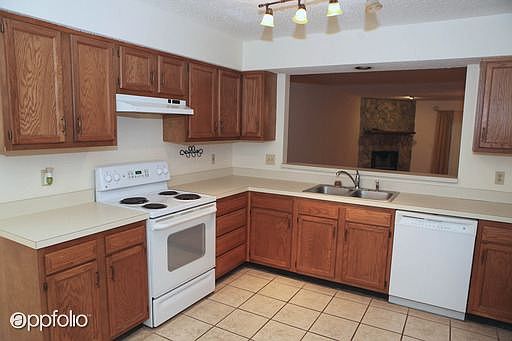 4th image of 3953 Meadowview Dr N