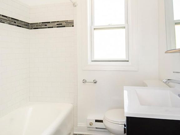 5th image of 3815 N Greenview Ave APT 1W
