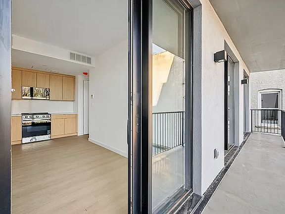 4th image of 645 Park Pl #7H