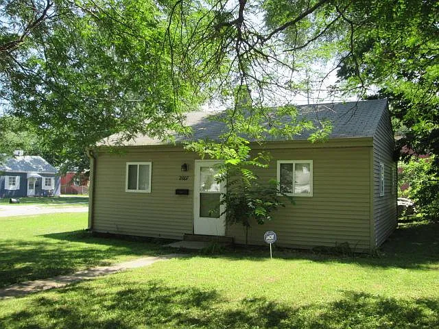2007 John A Creighton Blvd — Photo 1