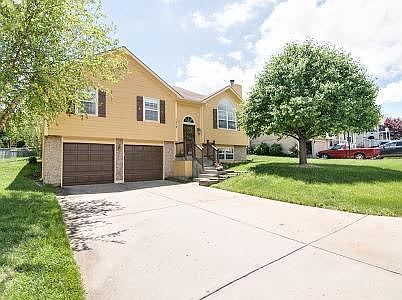 3rd image of 1219 SW Hillsboro Dr