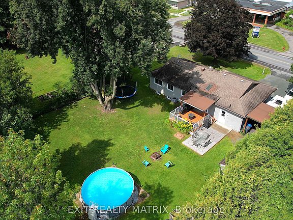 3rd image of 415 Front Rd W