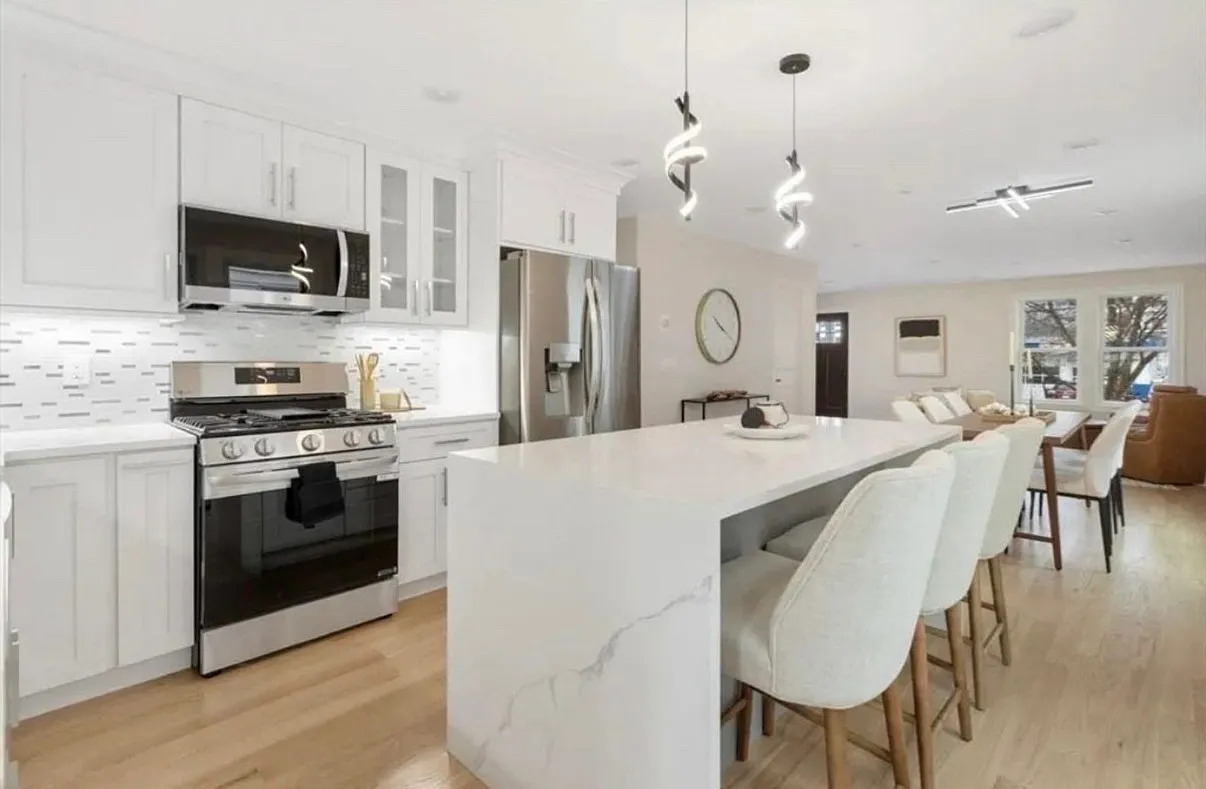 6 bed, $9,000 — Photo 1