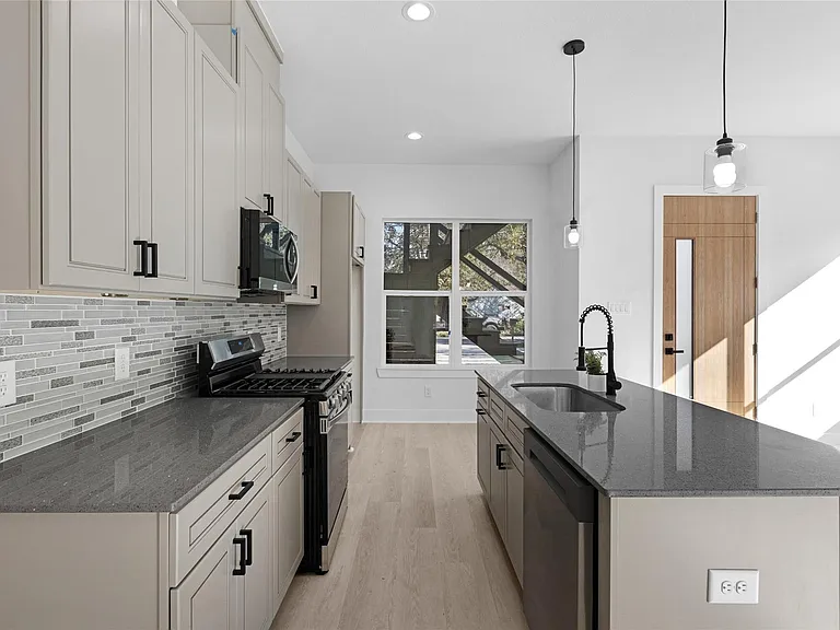 7905 Cora St #B — Photo 6