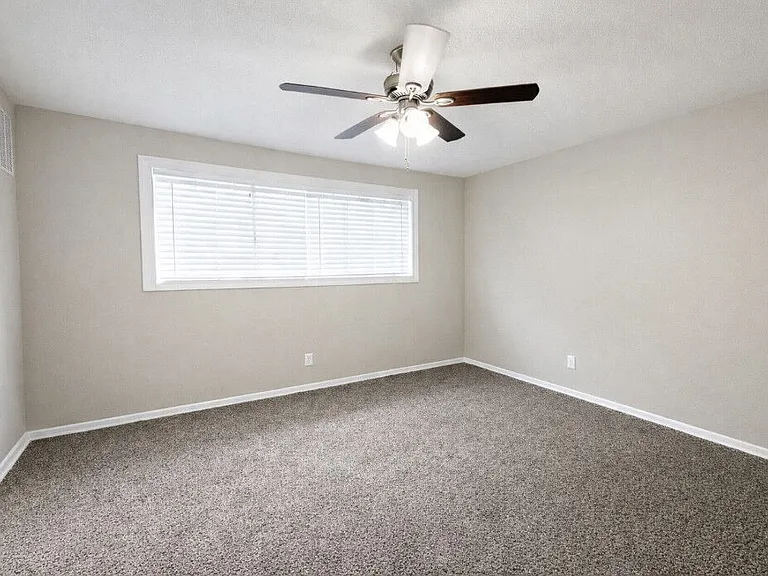 Marshall Apartments — Photo 4