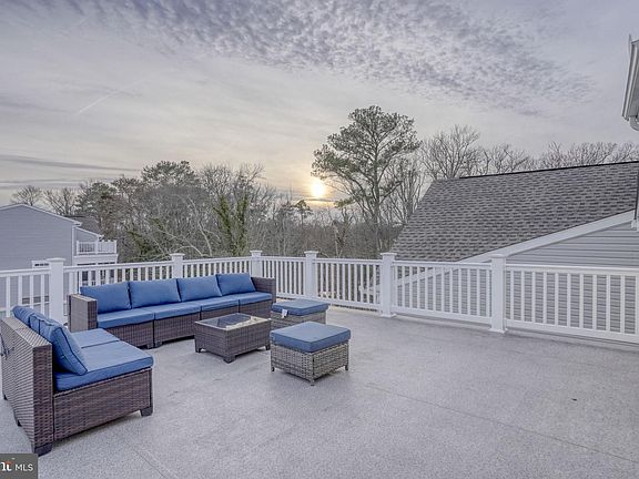 4th image of 20459 Blue Point Dr #27