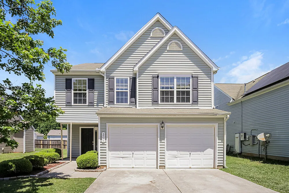 3 bed, 2.5 bath, 2271 sqft, $2,045 — Photo 1