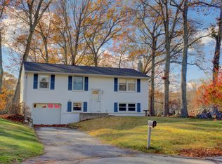 5 Sachem Ln, Ledyard, CT 06339