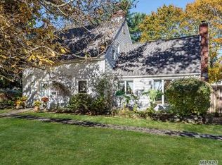 3 Quaker Path, Huntington, NY 11743