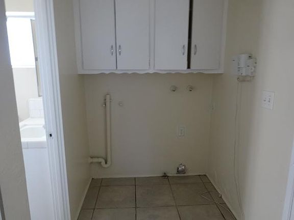 3rd image of 40621 Whittier Ave