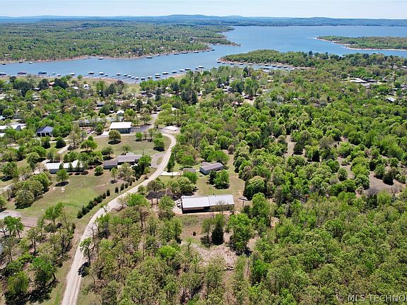 2nd image of 13 Duchess Creek Dr