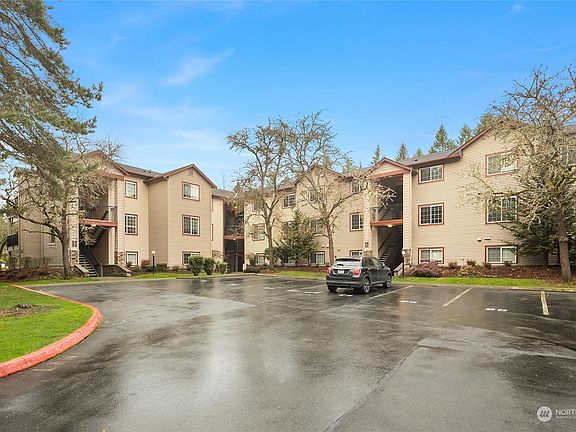2nd image of 25025 SE Klahanie Boulevard #L102