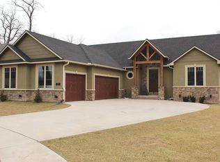 2700 Timber Ln, Hutchinson, KS 67502