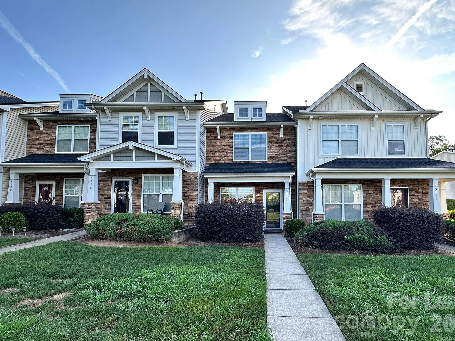 2 bed, 2.5 bath, 1236 sqft, $1,900 — Photo 1