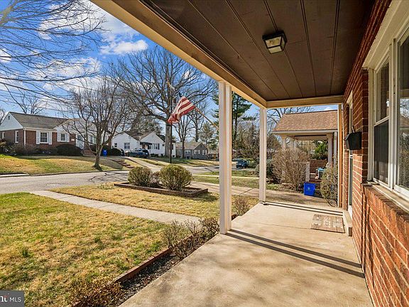 3rd image of 10006 Portland Pl