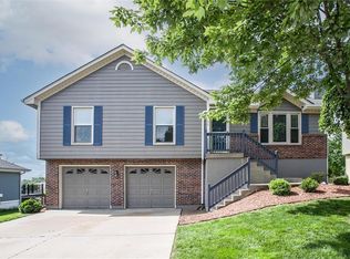 1536 SW Highland Dr, Lees Summit, MO 64081