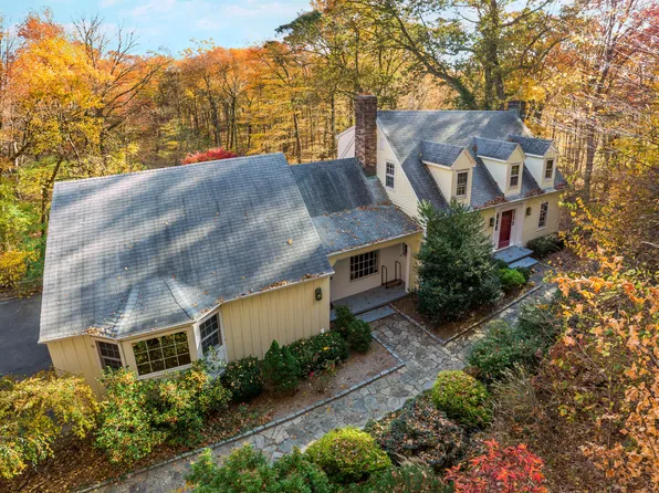 13 Abbotts Hill Road, Newtown, CT 06470