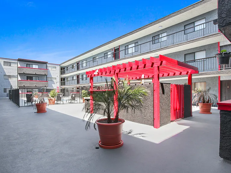 Valleywood Apartments — Photo 38