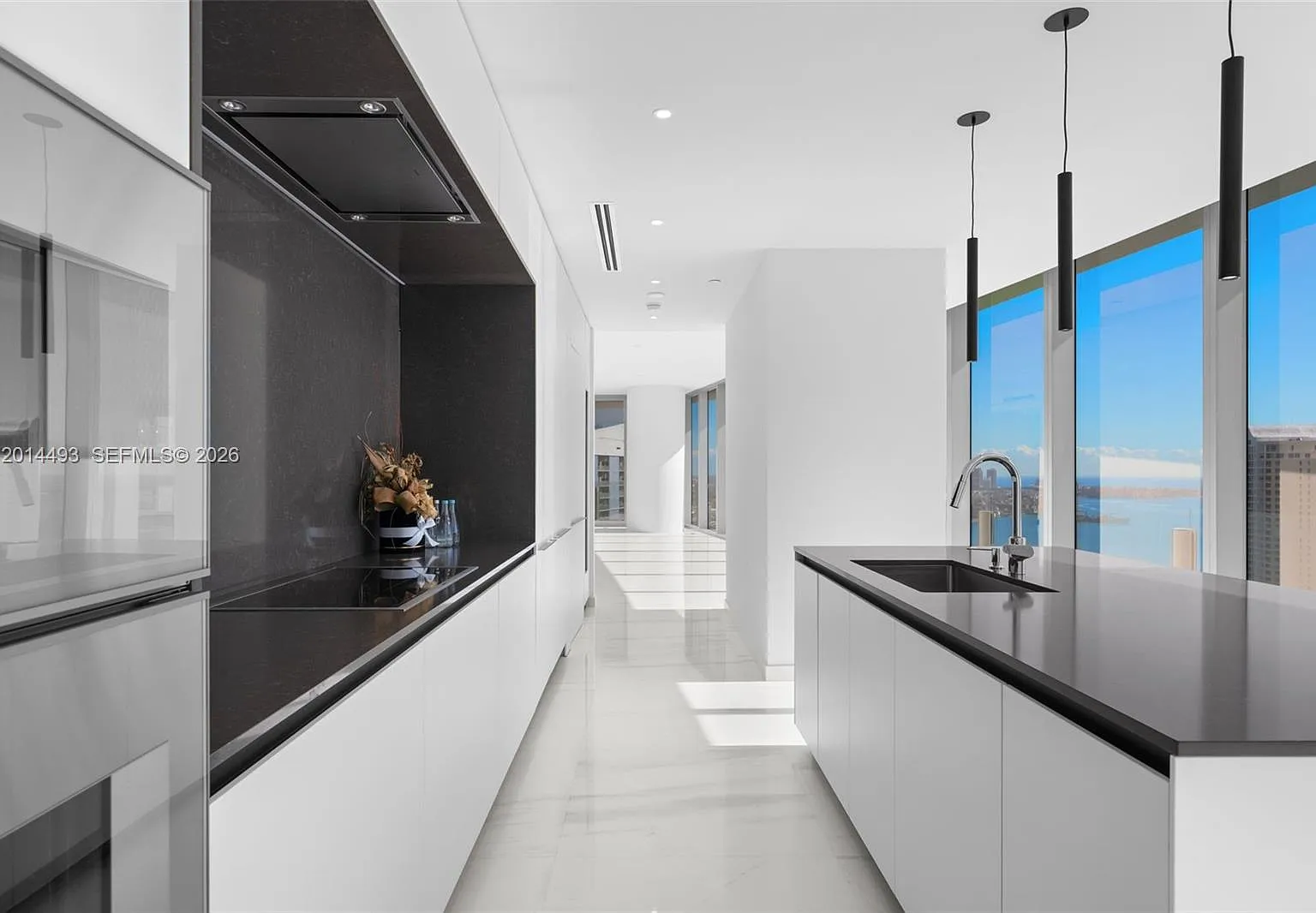 4 bed, 4.5 bath, 3994 sqft, $32,000 — Photo 4