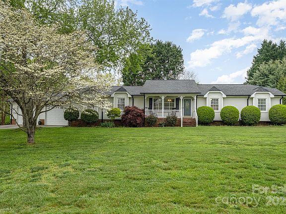 2nd image of 106 S Oakwood Dr