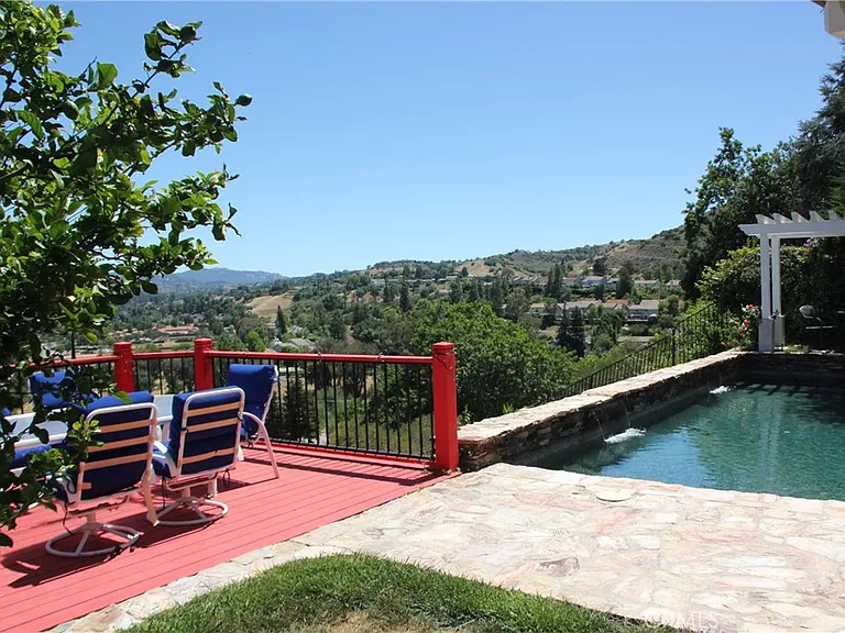 24574 Indian Hill Ln — Photo 18