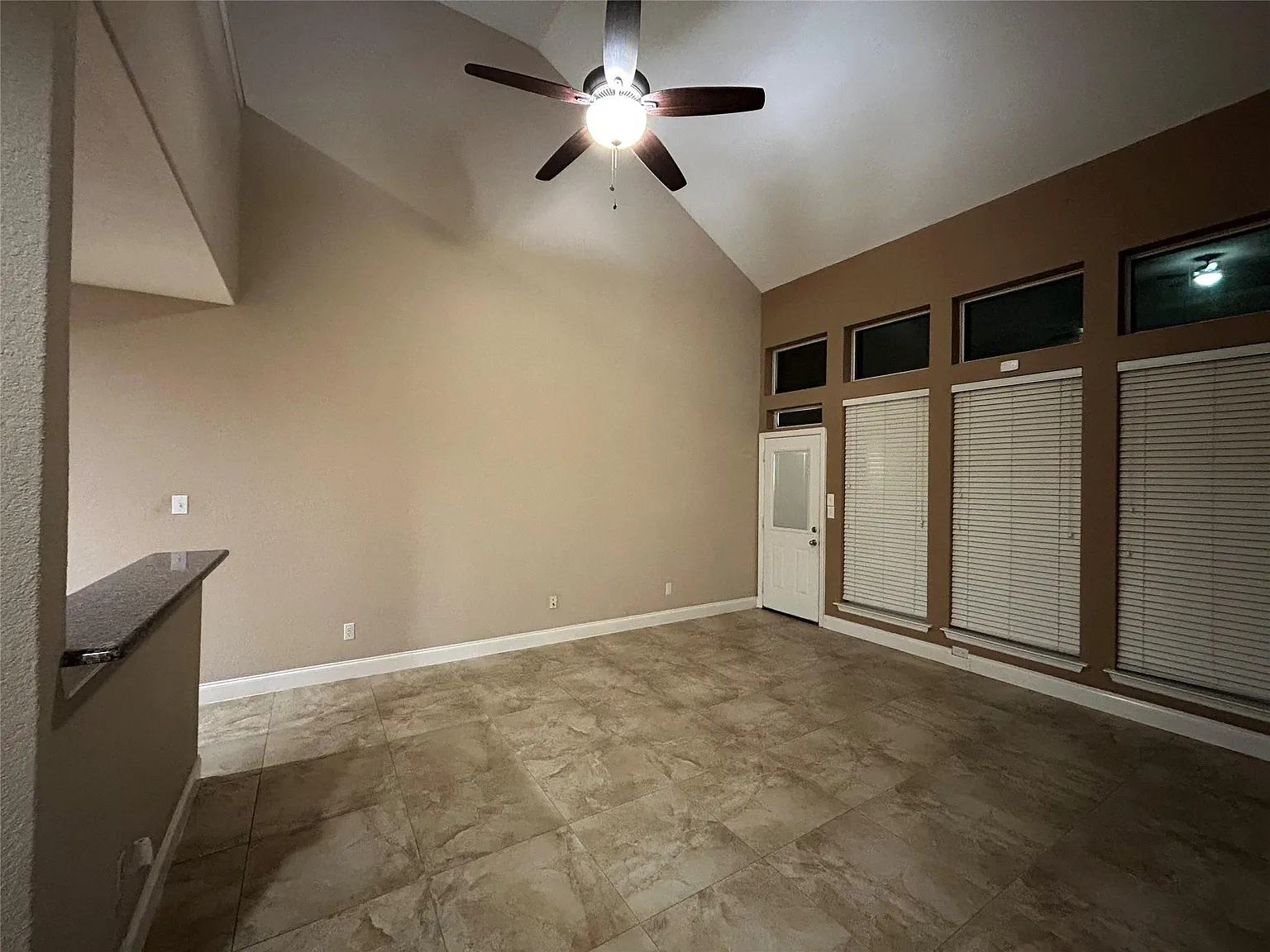 3 bed, 2.5 bath, 2025 sqft, $2,250 — Photo 2