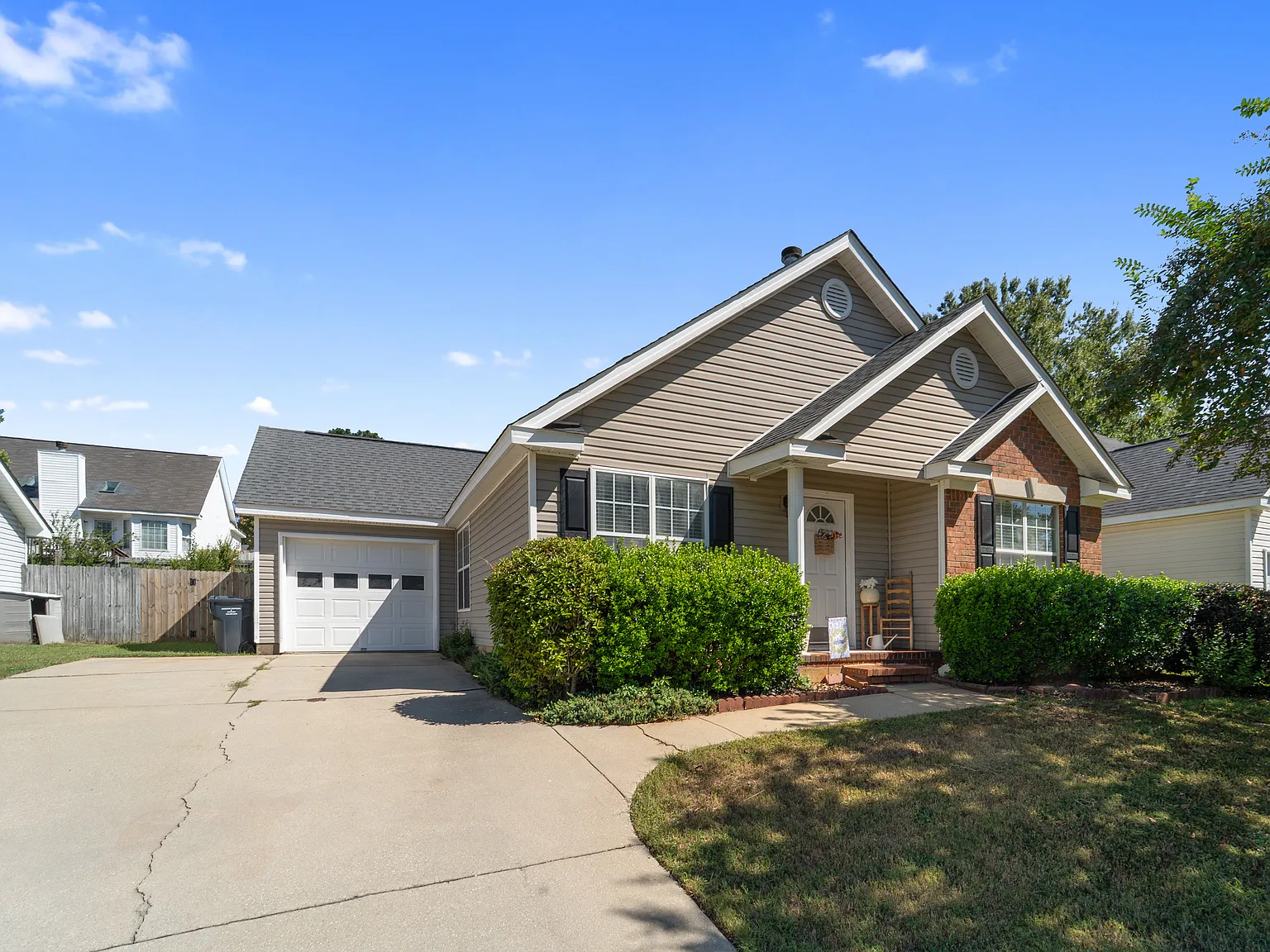 3 bed, 1326 sqft, $1,950 — Photo 3