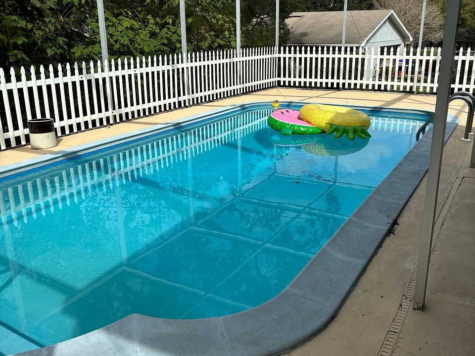 2nd image of 1506 Hallam Ct N #1