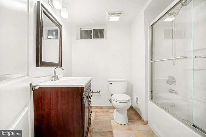 1009 Julian Pl — Photo 2