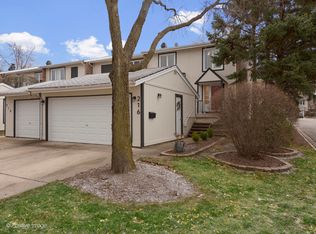 216 Pinewood Ln, Bloomingdale, IL 60108