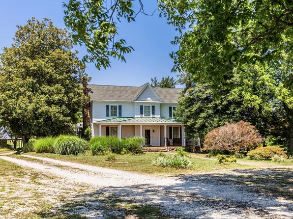 7655 Hat Creek Rd, Brookneal, VA 24528
