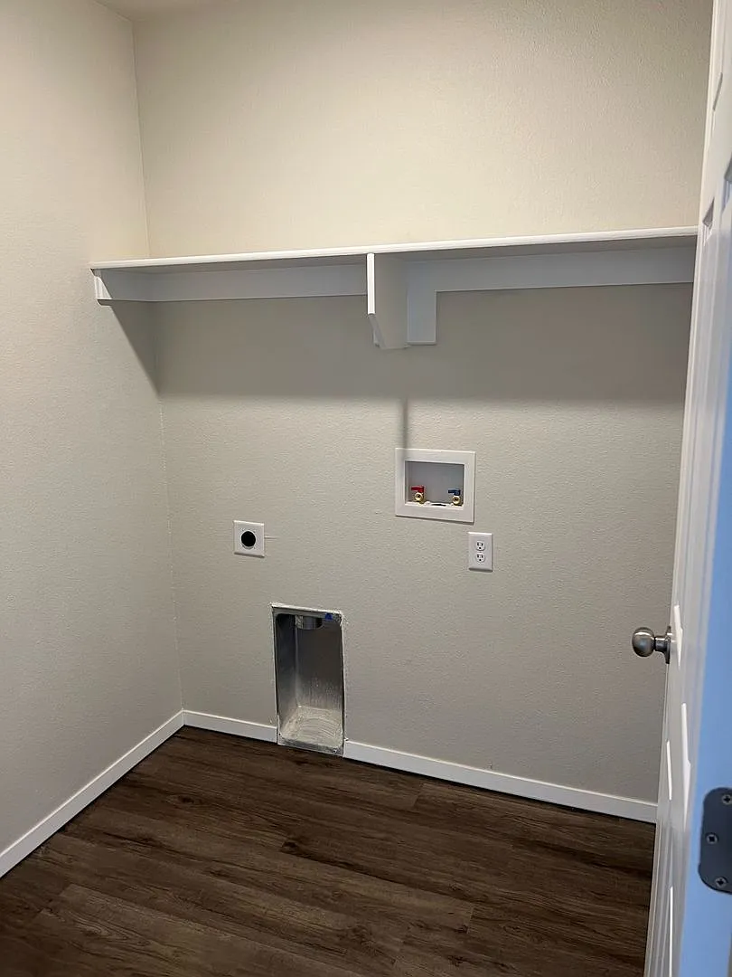 Leasing Special 1/2 Off First Months Rent!! Backyard Fencing Included!! Beautiful Brand New Homes... — Photo 4