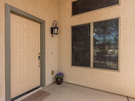 3rd image of 1609 E Jeanne Ln