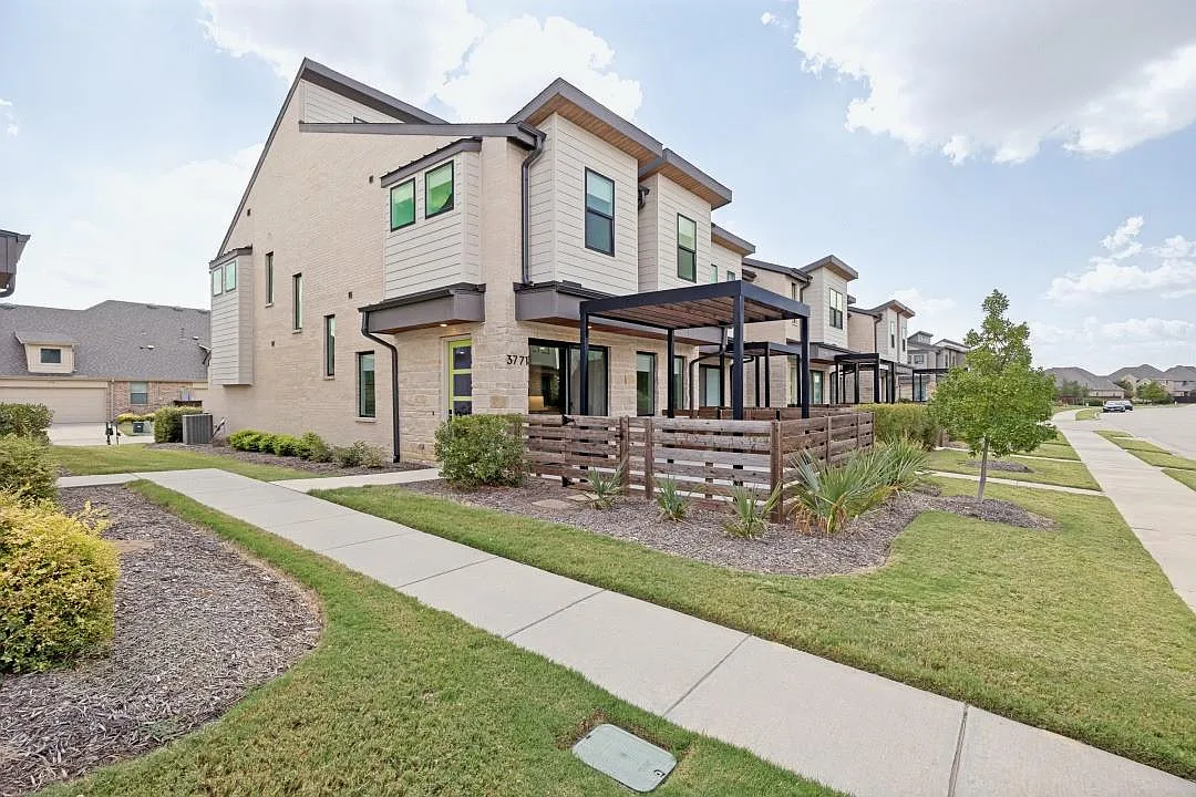3 bed, 1913 sqft, $3,000 — Photo 3
